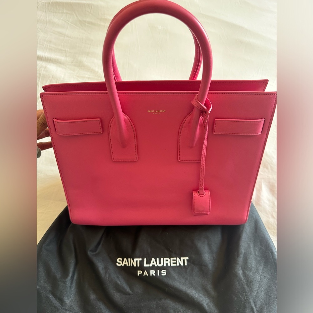 SAINT LAURENT 
Calfskin Small Sac De Jour Lipstick Fuchsia